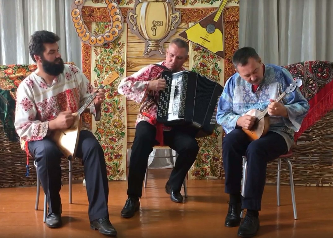 В ГОСТЯХ У РУССКИХ НАРОДНЫХ ИНСТРУМЕНТОВ